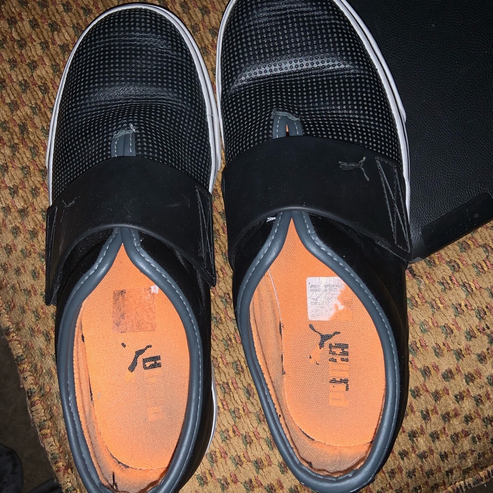 PUMA boys Sz 6 or men’s black strap type shoe